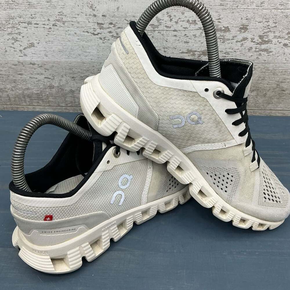 On Cloud X Women's Running Shoes White Black Size W5 (US 5 / EUR 36 / UK 3)